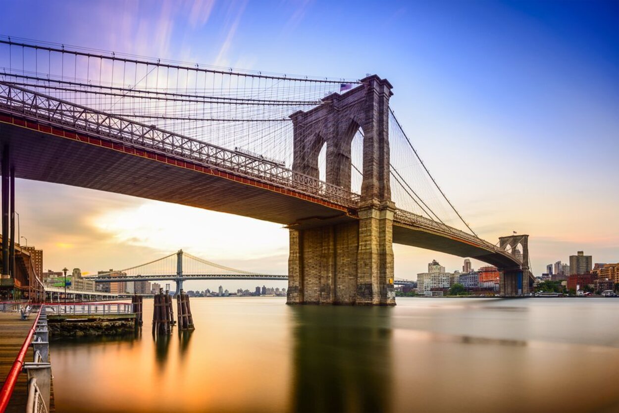 El Puente de Brooklyn es mundialmente conocido por su importancia