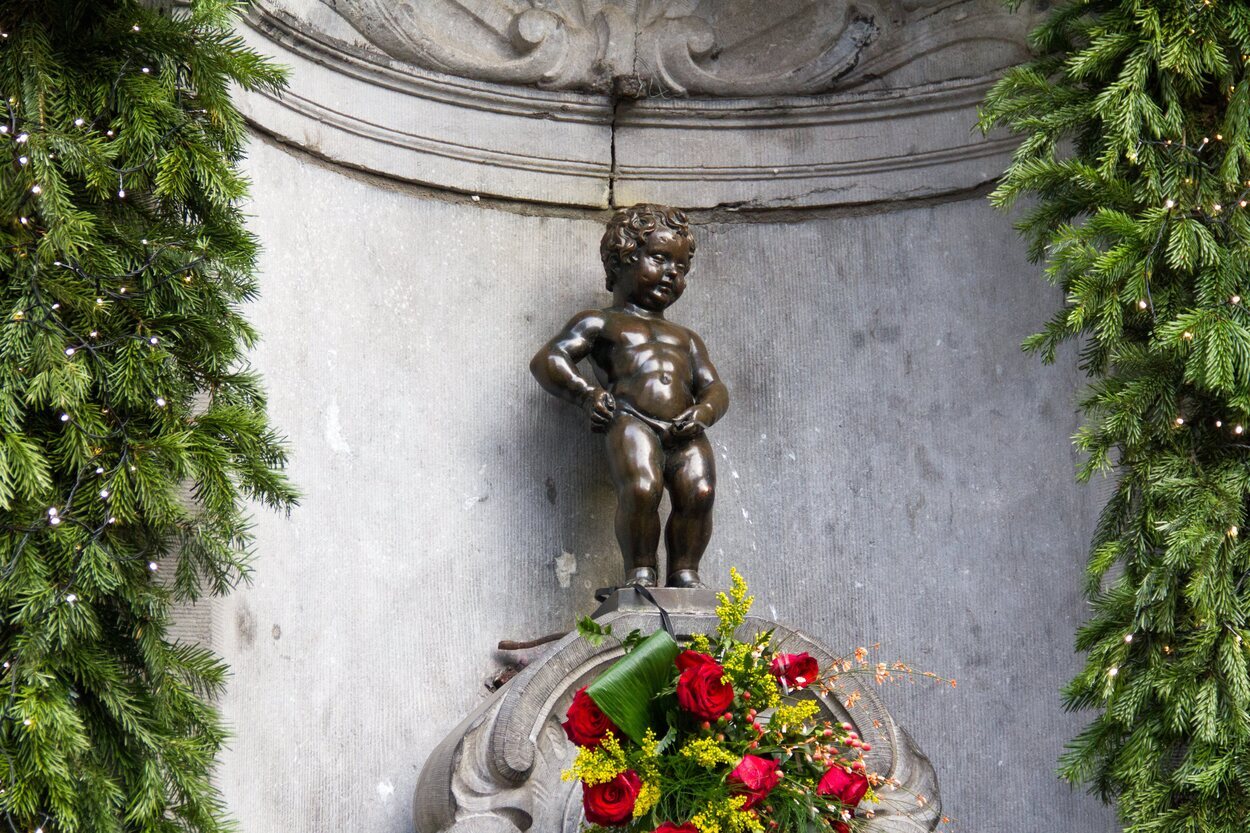 El Manneken Pis es una estatua de bronce situada en el centro histórico de Bruselas