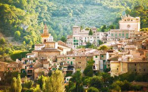 Descubre el encanto rústico de Mallorca en Valldemossa y su relación con Frédéric Chopin