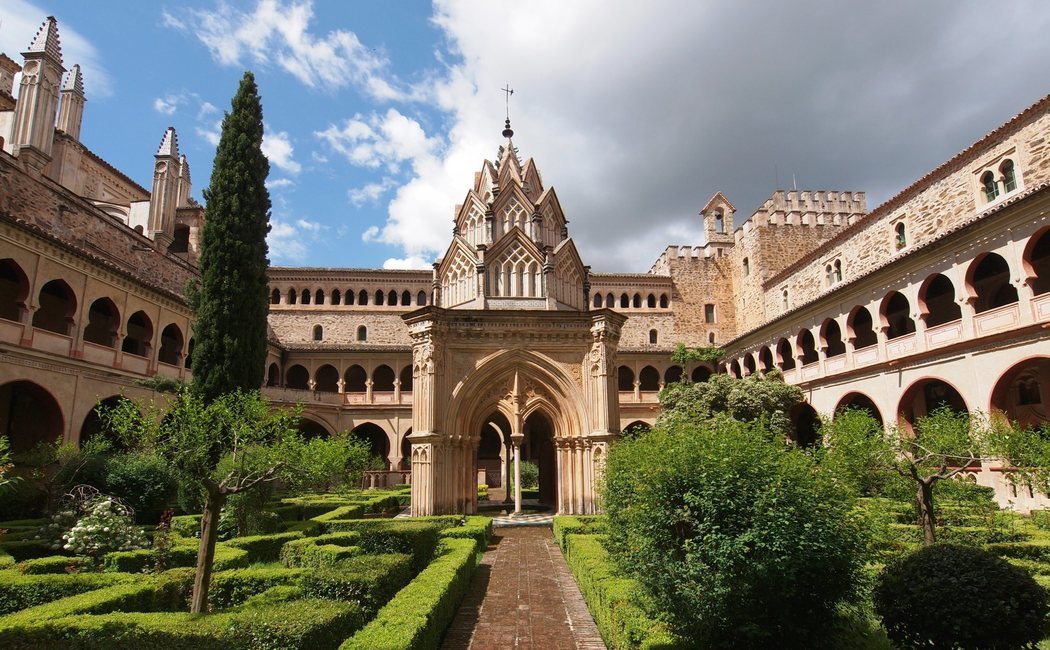 Tras los pasos de Isabel La Católica: una ruta turística por Extremadura y Andalucía