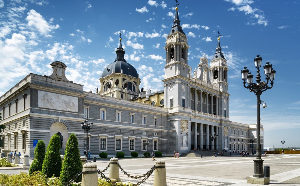 Todo lo que tienes que saber de La Almudena, la catedral de Madrid