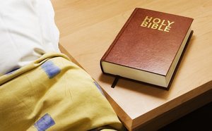 Por qué en los hoteles hay biblias