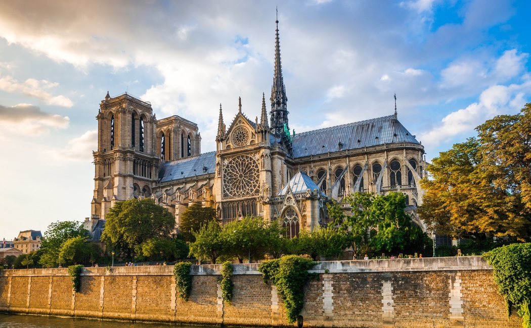 La historia de la Catedral de Notre-Dame, la joya del arte gótico que se convirtió en el símbolo de París
