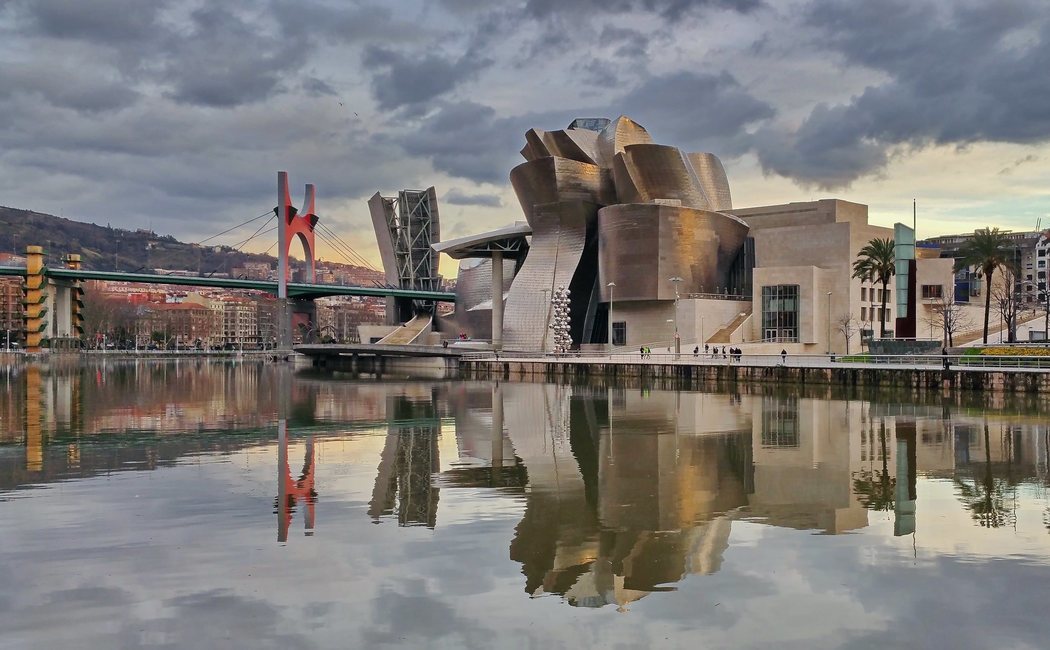 Una mañana en el Guggenheim de Bilbao, el museo que cambió la ciudad