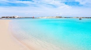 Enamórate de Formentera desde el mar: ruta por las playas y tesoros de la isla Pitiusa