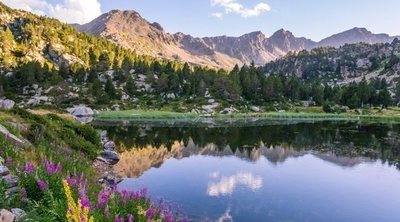 Qué ver en Andorra en verano: una ruta entre lagos, montañas sin nieve y arte románico