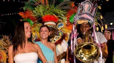 Conoce el Junkanoo Festival de Bahamas, el colorido carnaval que alegra Nassau