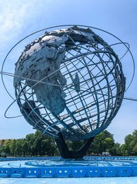 La bola del mundo en Flushing Meadows Corona Park en Queens, Nueva York