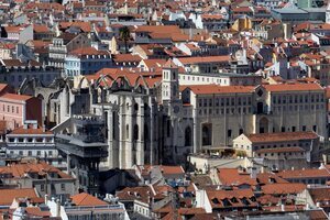 El Elevador de Santa Justa y el Convento do Carmo de Lisboa