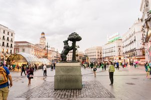 La estatua del Oso y el Madroño en la Puerta del Sol de Madrid