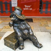 El famoso oso de Paddington en la estación del mismo nombre en Londres.