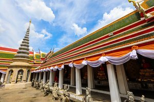 Edificios del complejo del templo de Wat Arun en Bangkok