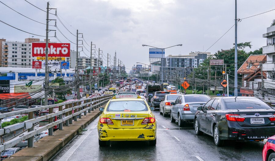 En Phuket, la mayoría de los taxis no llevan taxímetro